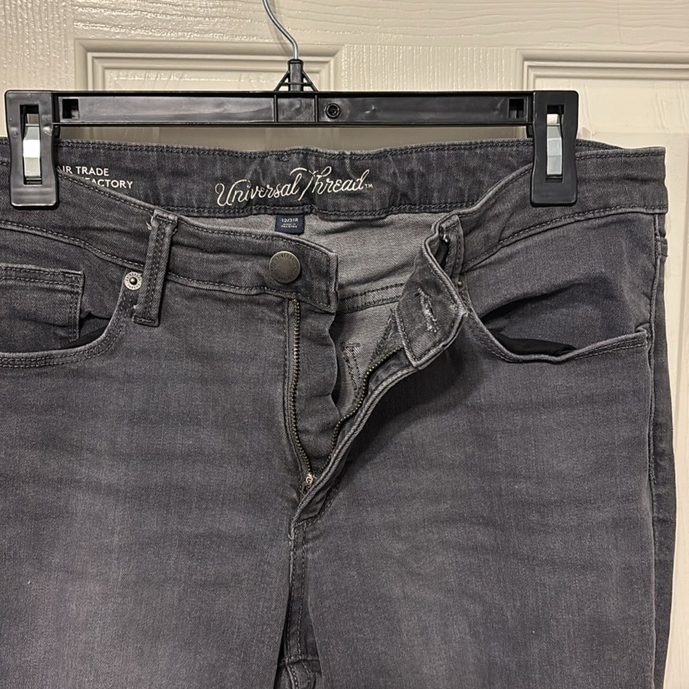 Universal Thread Distressed Mid-Rise Skinny Jeans - Picture 5 of 11